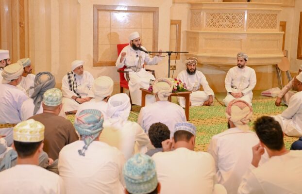 محاضرة بعنوان “لطائف قرآنية” بجامع السلطان قابوس بصلالة