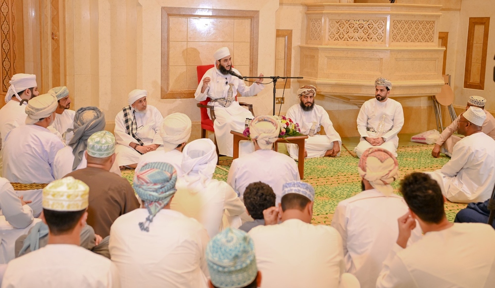 محاضرة بعنوان “لطائف قرآنية” بجامع السلطان قابوس بصلالة