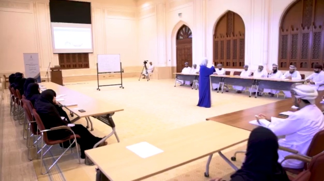 يقيم مركز السلطان قابوس العالي للثقافة والعلوم حلقة عمل بعنوان ” إدارة التغيير”