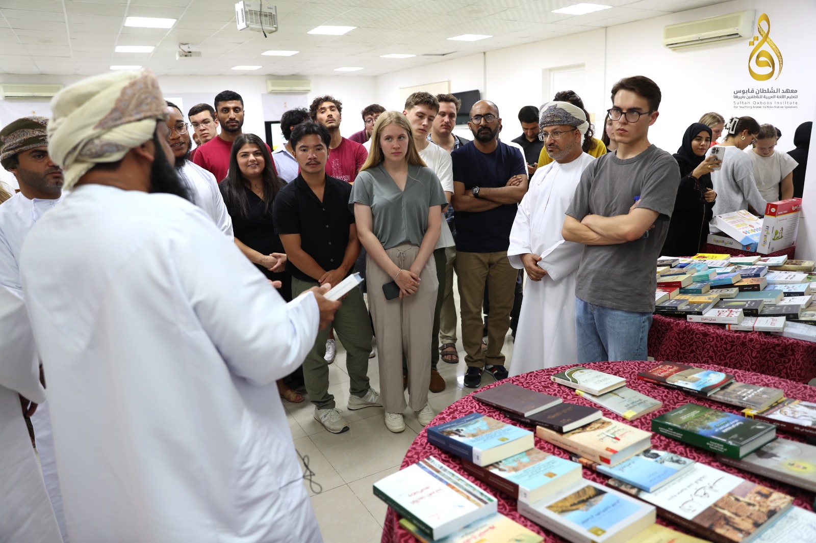 افتتاح معرض الكتب الحديثة بمعهد السُّلطان قابوس لتعليم اللغة العربية للناطقين بغيرها