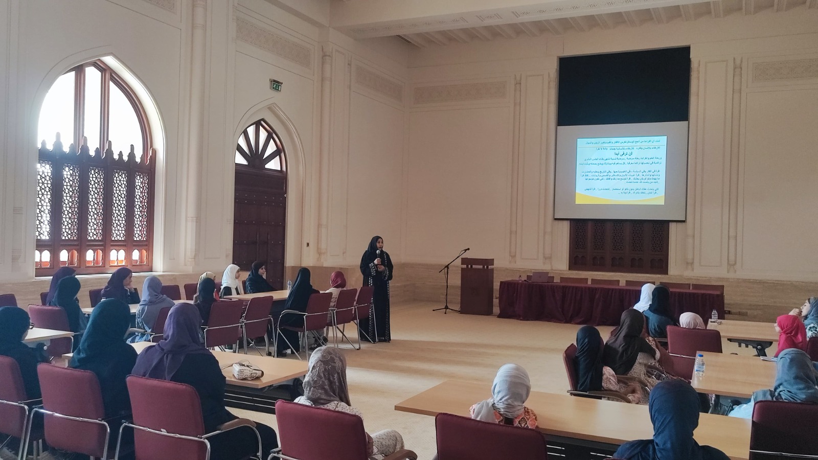 محاضرة القراءة ودورها في تنمية الشخصية بمكتبة جامع السلطان قابوس بنزوى