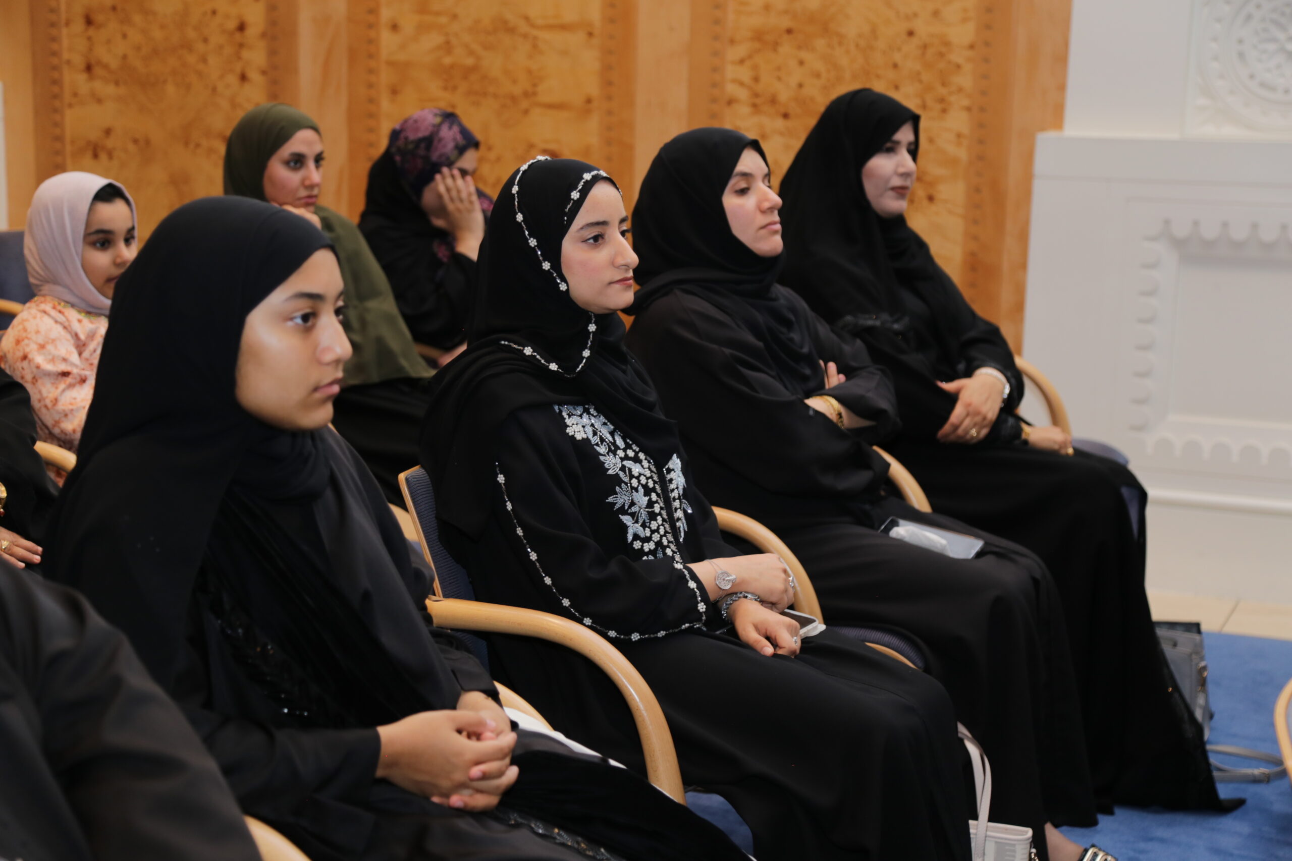 محاضرة “مهارات الحوار مع الأبناء” بقاعة المحاضرات في جامع السُّلطان قابوس الأكبر