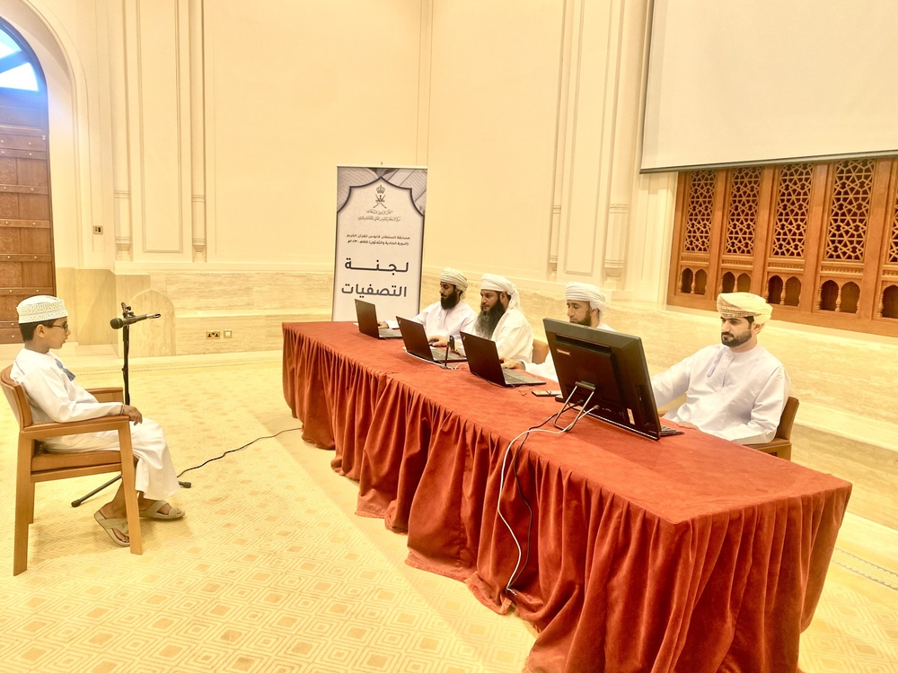 مسابقة السلطان قابوس للقرآن الكريم تواصل أعمالها بمحافظة الداخلية بمركز نزوى