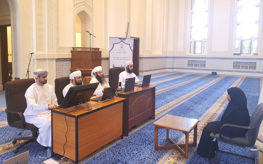 لجنة التصفيات الأولية لمسابقة السلطان قابوس للقرآن الكريم تواصل أعمالها بولاية جعلان بني بو حسن