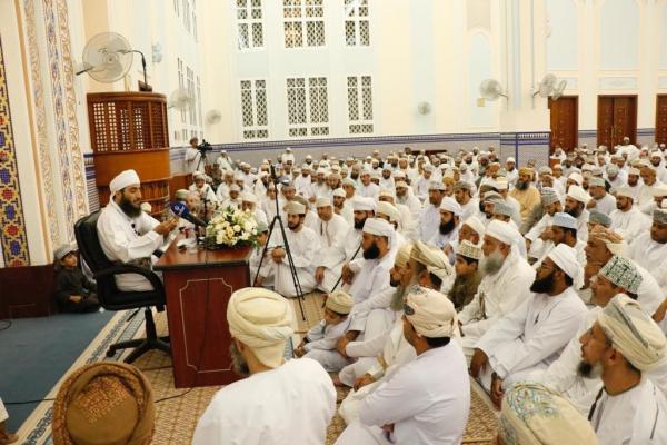 محاضرة بعنوان (لطائف قرآنية) بجامع السلطان قابوس بالرستاق