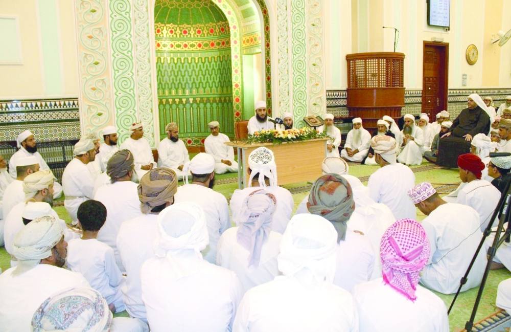 لطائف قرآنية” محاضرة بجامع السلطان قابوس بالبريمي