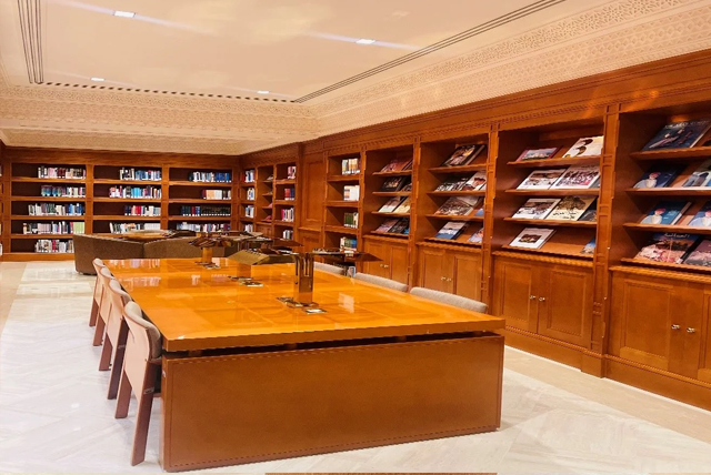 مكتبة جامع السلطان قابوس بولاية صحار