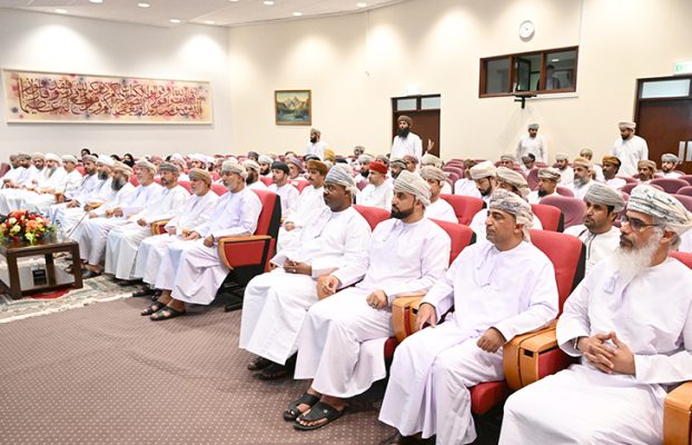 “مركز السلطان قابوس للثقافة والعلوم” يكرّم 40 تربويًا احتفاءً بيوم المعلم