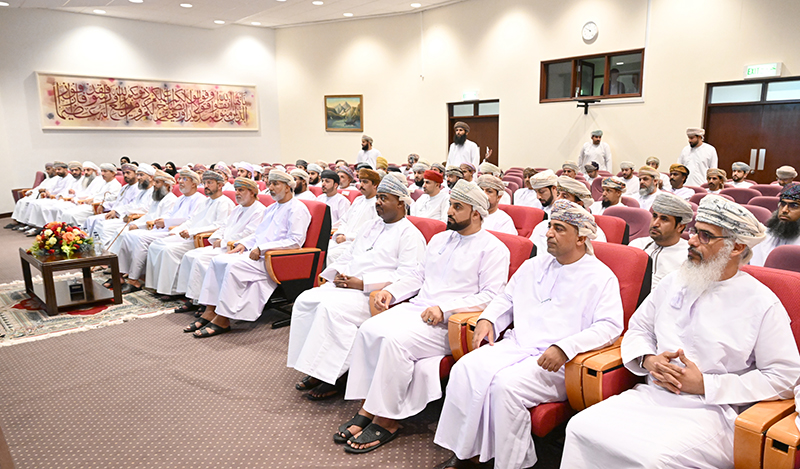“مركز السلطان قابوس للثقافة والعلوم” يكرّم 40 تربويًا احتفاءً بيوم المعلم