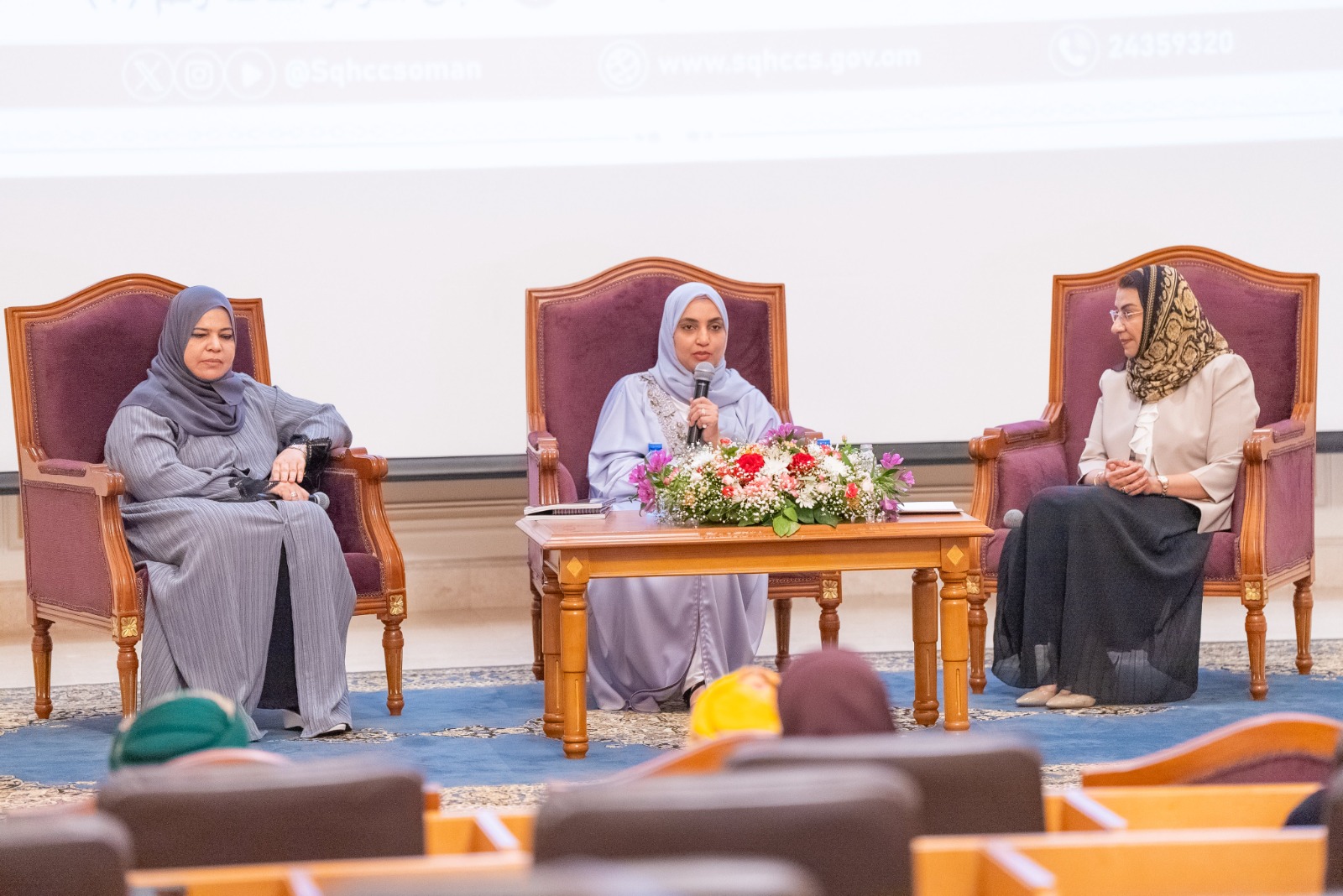 جلسة حوارية حول الابتزاز العاطفي